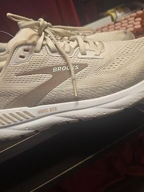Brooks Ariel GTS Neutral Running Shoes - Light Beige